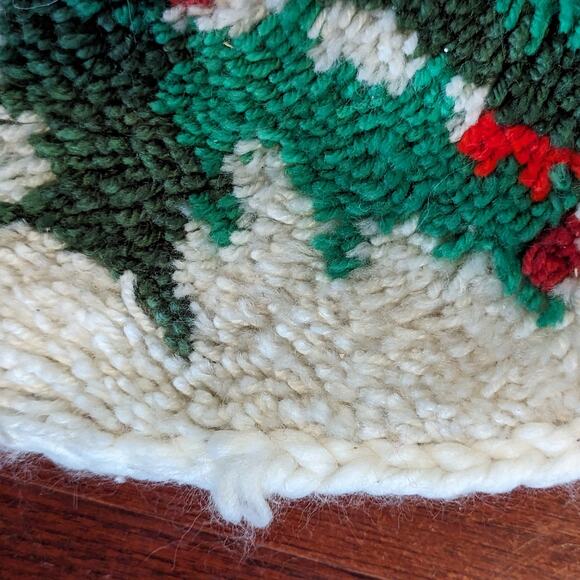 Vintage Granny Christmas Tree Skirt Punch Rug Red Bow Holly Leave Berry Handmade - Picture 4 of 6